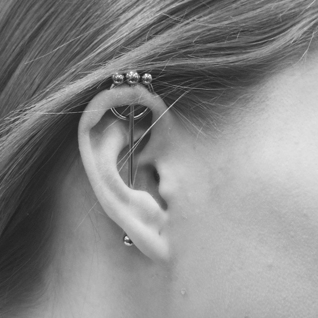 Trident Piercing [25+ Ideas]: Pain Level, Healing Time, Cost