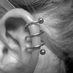 Ear Spiral Piercing [25+ Ideas]: Pain 