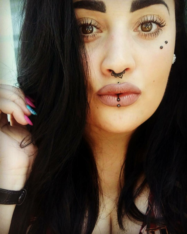 Medusa Piercing [50 Ideas]: Pain Level, Healing Time, Cost, Experience ...