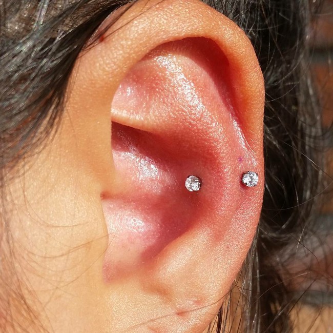 Snug Piercing [50 Ideas]: Pain Level, Healing Time, Cost, Experience ...