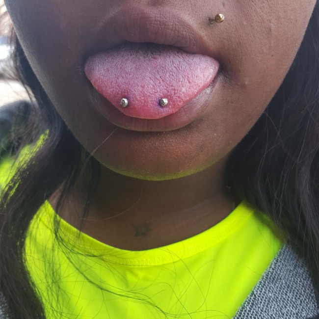 Pros and cons of tongue piercings
