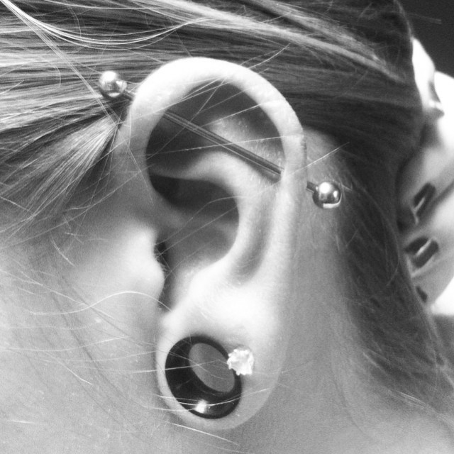 Industrial Piercing [55 Ideas]: Pain Level, Healing Time, Cost ...