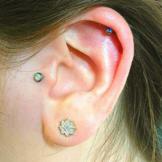 Helix Piercing [50 Ideas]: Pain Level, Healing Time, Cost, Experience ...