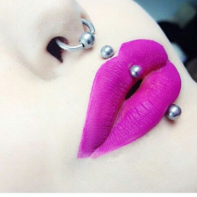 vertical medusa on lips with lipstick