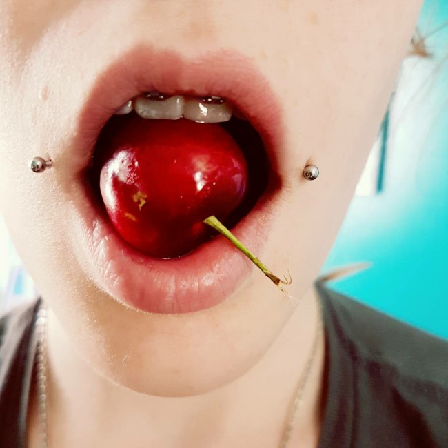 Lip Piercing Guide 18 Types Explained Pain Level Price Photo 2023