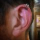  piercing double cartilage cerceau sur les hommes