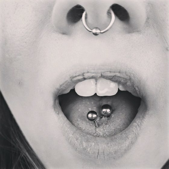 Double Tongue Piercing [50 Ideas]: Pain Level, Healing Time, Cost ...