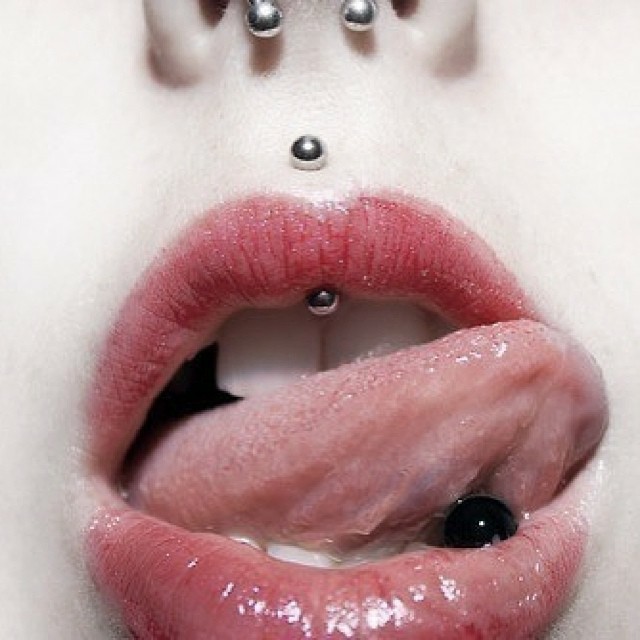 jestrum lip piercing image