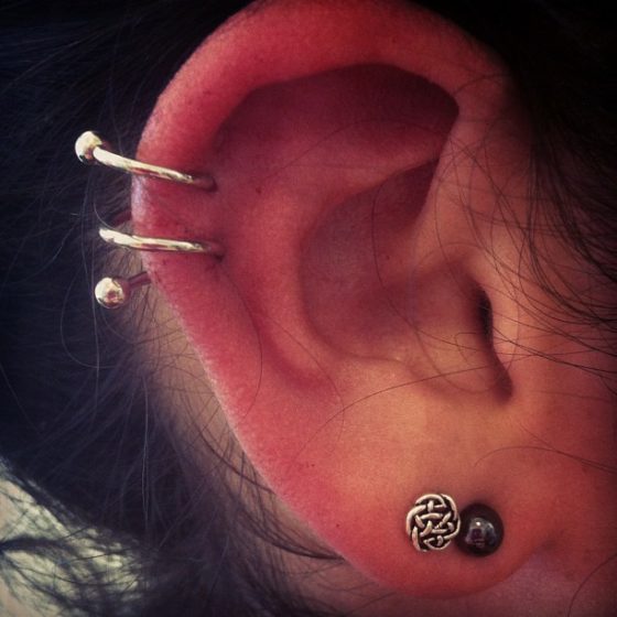 Ear Spiral Piercing [25+ Ideas]: Pain Level, Healing Time, Cost ...