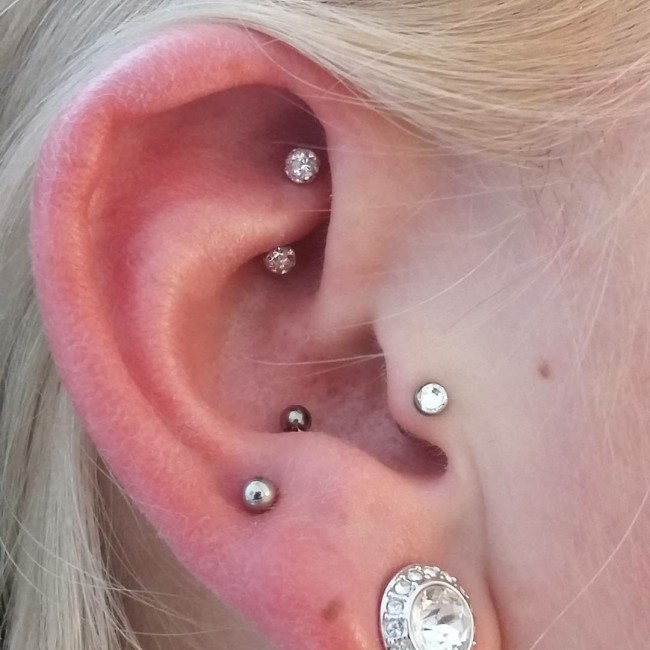 Anti-Tragus Piercing [50 Ideas]: Pain Level, Healing Time, Cost ...