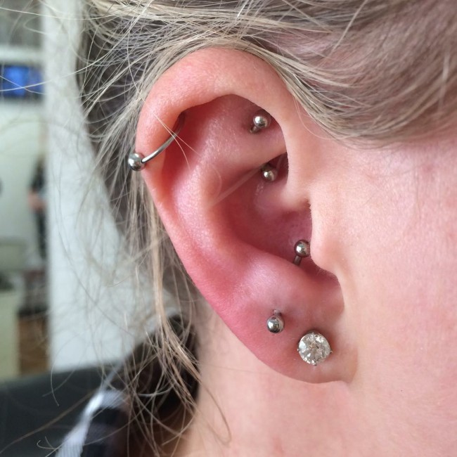 Anti-Tragus Piercing [50 Ideas]: Pain Level, Healing Time, Cost ...