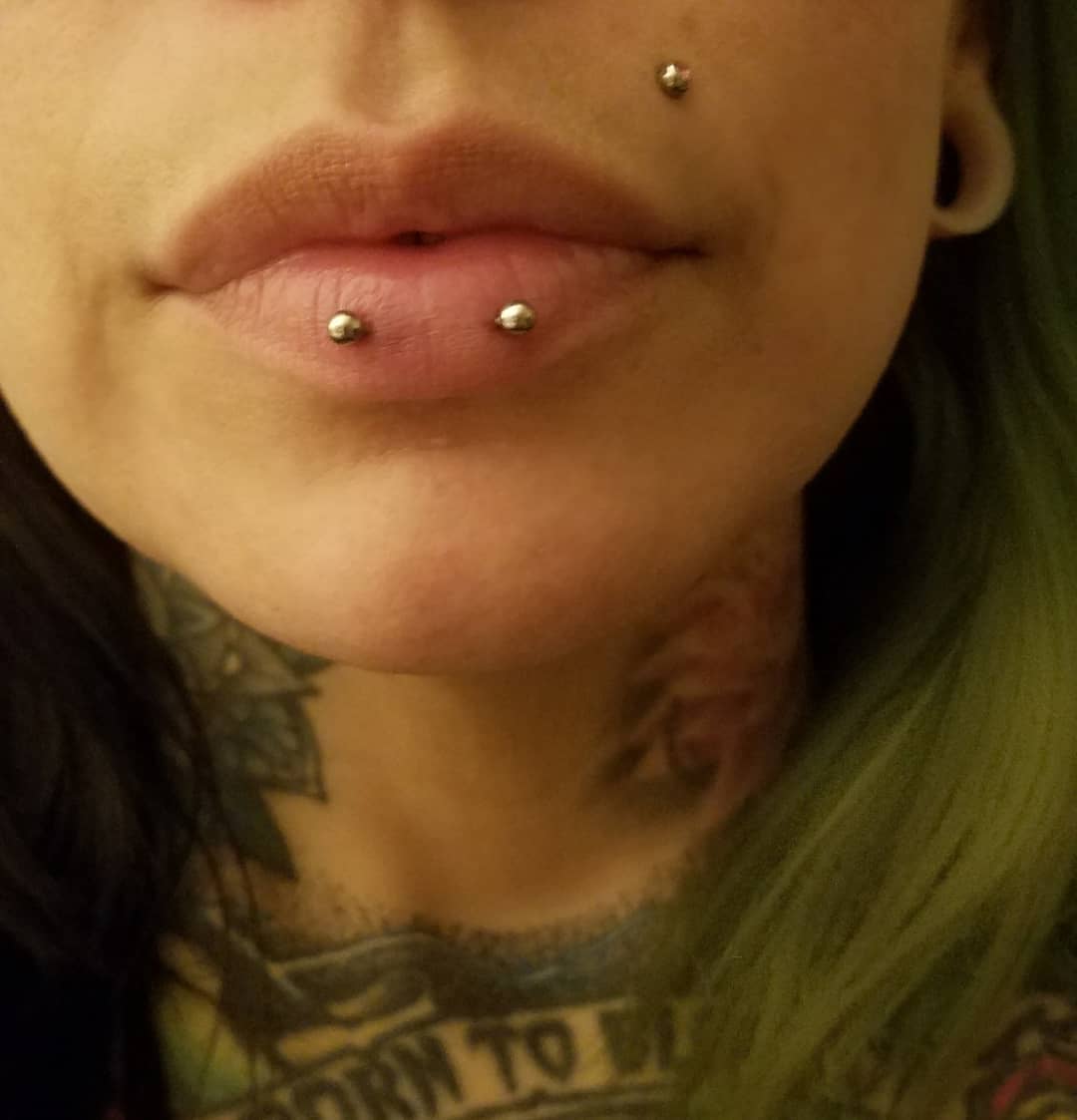 Horizontal labret hot sale