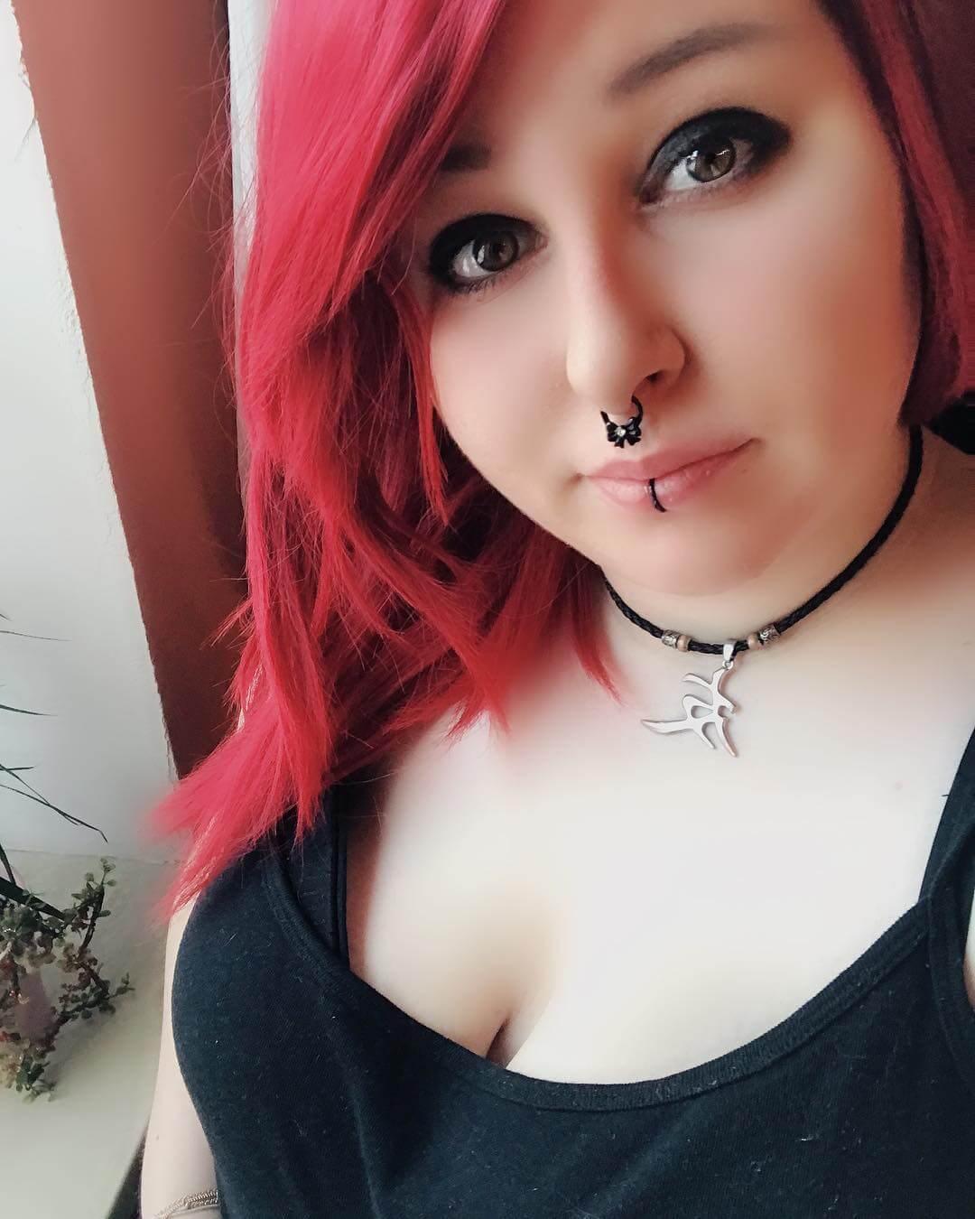 middle lip labret piercing hoop